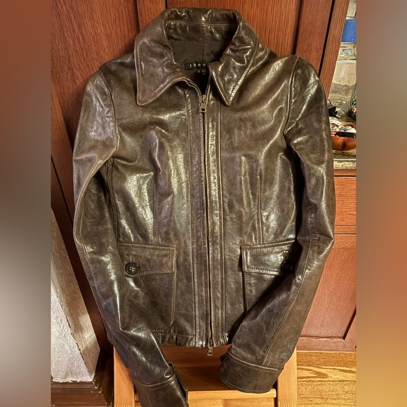 Theory Gorgeously Distressed Dark Brown Leather Jacket - Size 2 free shipping - Picture 1 of 6